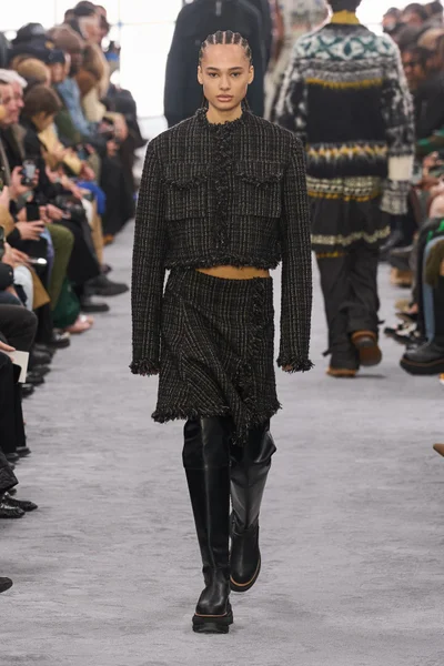 Look 25